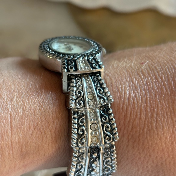 Vintage 90s Silver Tone Bella Rose Cuff Watch - Picture 2 of 6